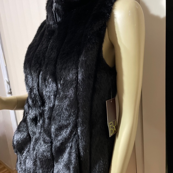 Women Medium NWT Faux Fur & Suede Black Vest- Reversible with pockets on both si - Picture 2 of 7